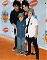170958_2006-04-01_-_Nickelodeon_Kid__s_Choice_Awards_-_Orange_Carpet_-_077.jpg